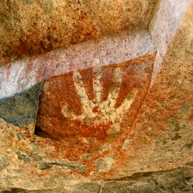 Paredón de las Manos: 3.000 años de historia en Cerro Castillo