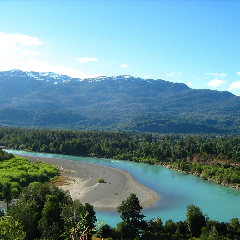 Río Palena, un lago de dos naciones